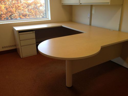 EXECUTIVE U-SHAPE DESK by HERMAN MILLER in MAPLE COLOR LAMINATE