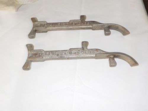 A Pair Of Aluminum UB Masonry Construction Line Stretcher Tools