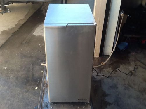 HOSHIZAKI AM-50BAE-AD ICE MAKER, USED, 55LB, SELF CONTAINED, NR!!!