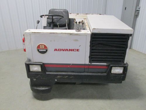 PARKING LOT / WAREHOUSE SWEEPER  ADVANCE 5800 RETRIEVER Gasoline