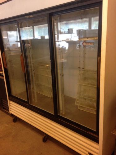 True GDM-69 78&#034; Three Section White Merchandiser