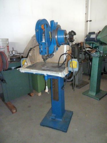 Chicago Rivet Machine Model 912 Year of Mfg. 2000