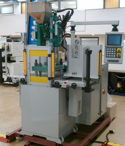 38 Ton *MULTITECH* V35SD-GII Vertical Shuttle Injection Molding Machine (2013)