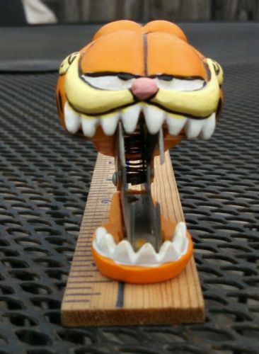 Garfield staple remover