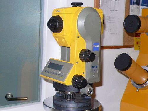 TRIMBLE 3305 DR reflectorless total station