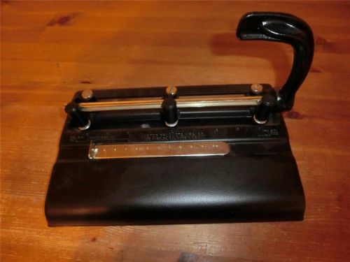 Master Products Mfg Co 3 Hole Punch Heavy Duty Adjustable 1994 model 3-25 Black