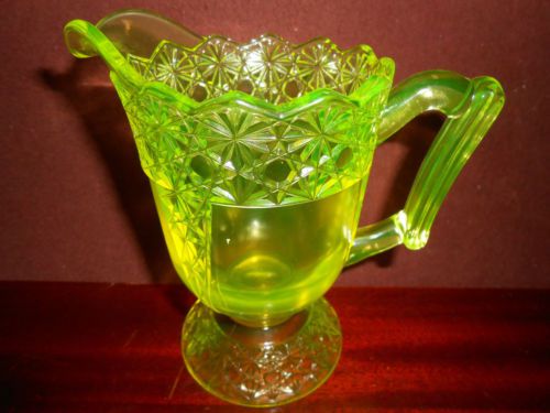 Vaseline daisy and button glass pattern Creamer cream pitcher uranium yellow art