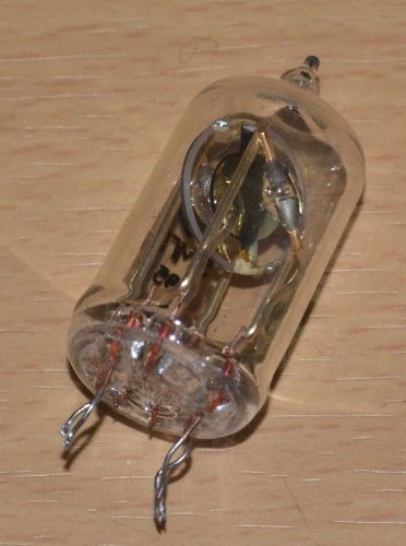 5MHz Quartz Crystal - Vacuum Envelope #9880