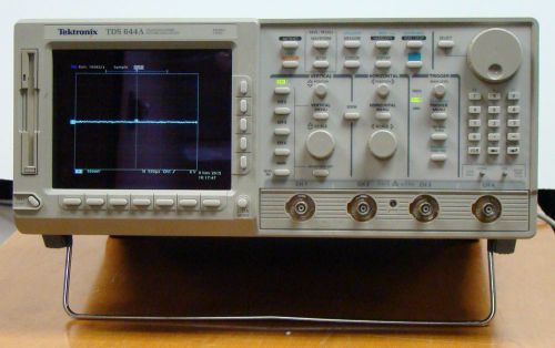 Tektronix TDS644A Digitizing Oscilloscope Color w/ opt 13/1F/2F CALIBRATED