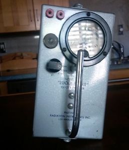 “LUCKY STRIKE” MODEL 106B  GEIGER COUNTER