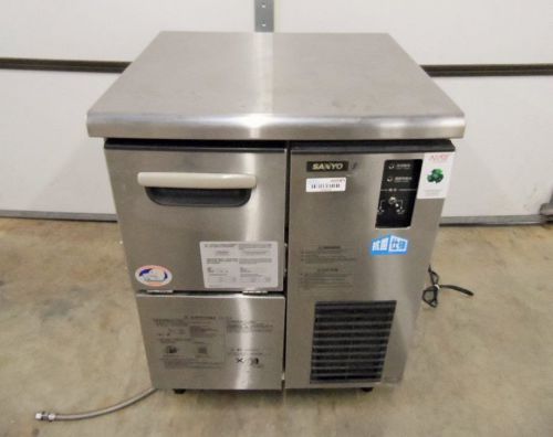 Sanyo Electric Co. Ice Maker SIM-F124