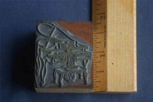 Letterpress Printing Block Girl Playing Baby Grand Piano     (004)