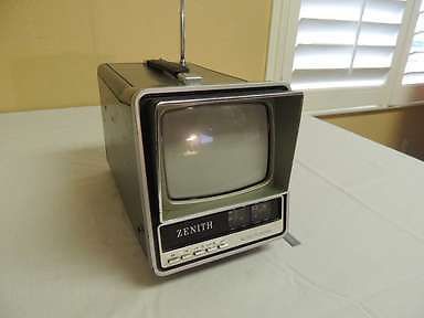 ZENITH 5&#034; PORTABLE BLACK AND WHITE AM/FM RADIO AND TV MODEL BTO-55S