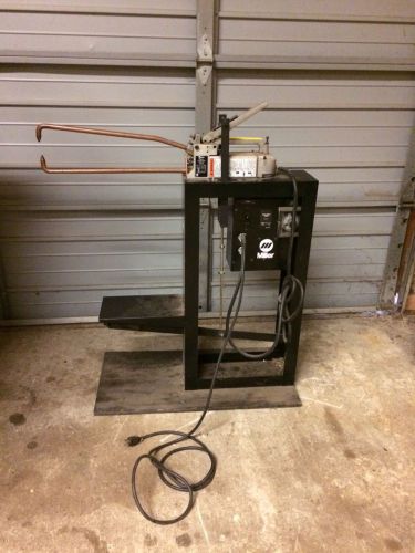 Spot welder with pedastal