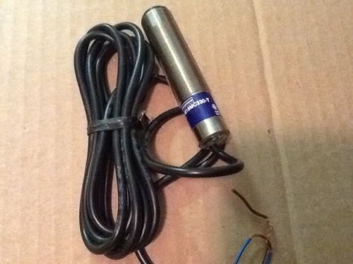 TELEMECANIQUE XU2M18MC230T PHOTOELECTRIC SENSOR **No Box**