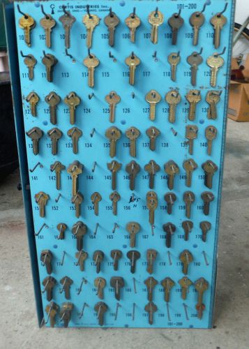 VTG KEY BLANK LOT, APROX. 365 VARIOUS KEYS, SORTED, LOCKSMITH