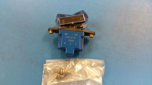 1TP19-3, Rocker Switch, 1 pole, 2 position, Screw Terminal, Flush Panel Mounting