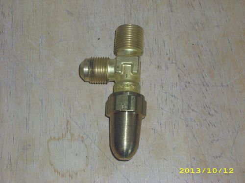 600A-6C Packed Angle Valve 3/8&#034; NPT x 3/8&#034; SAE Flare B12-033 Superior Valve Co.