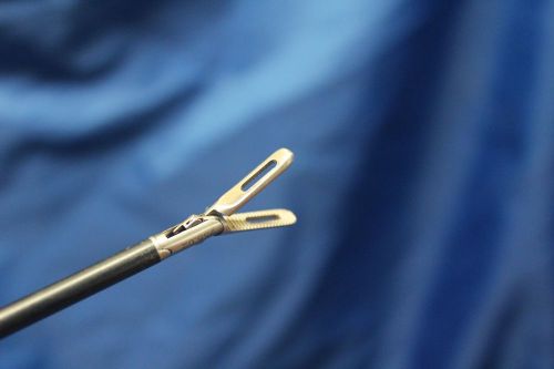 Laparoscopic Dorsey Fenestrated Grasper 5mm x 330mm monopolar double action