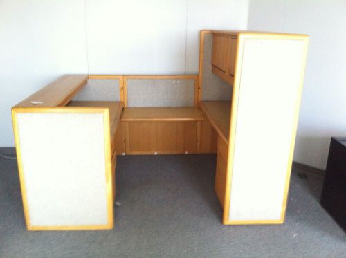 Modern Mode Incorporated Wood Trim Receptionist Cubicle secretary workstation