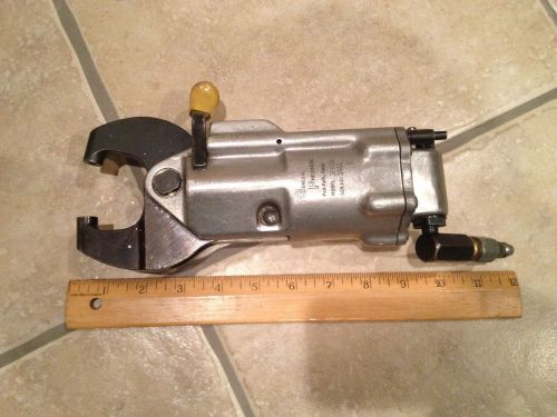 General Pneumatic Single Cylinder &#034;Alligator&#034; Squeezer