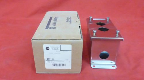 ALLEN-BRADLEY 800R-2HZ4 *NIB* ENCLOSURE SER C WITH 1490-N9 3/4&#034; CONDUIT HUB(4G7)