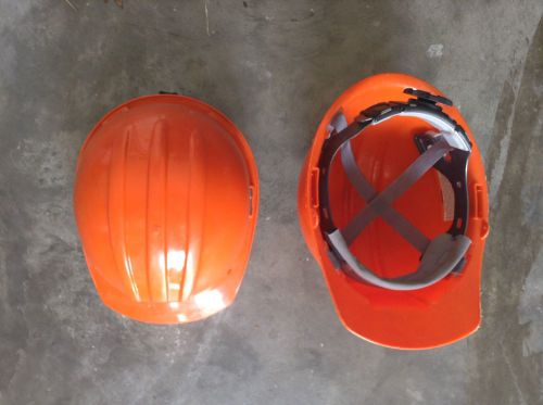 LOT OF 2 HARDHAT CONSTRUCTION HELMETS