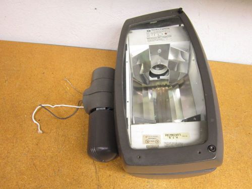 Gardco Lighting DF7-HSP-250MH-120V-BRP-CUL Flood Light 120V 2.5Amps 60Hz Used