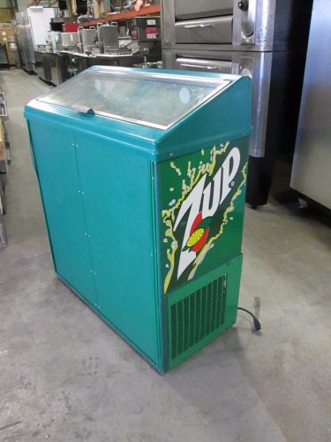 VINTAGE 7UP COLA SODA DRINK MERCHANDISER COOLER- WORKS GREAT