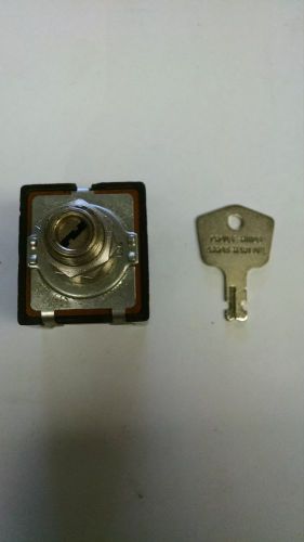 ( BRAND NEW )  KEY SWITCH    DP-ST    20AMP  120/240V  SCREW TERMINALS