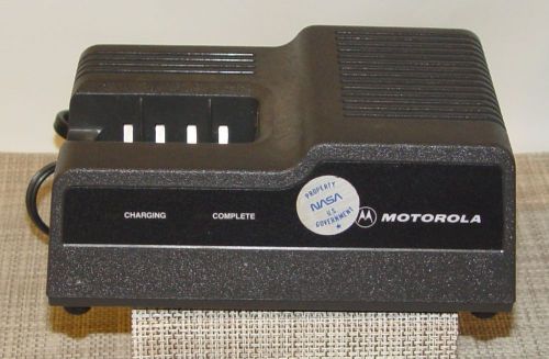 MOTOROLA  NTN4633C CHARGER