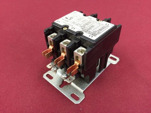 Arrow Hart 60165 ACC433UMM10 Magnetic Contactor 3 pole 40/50 amp 24 v coil