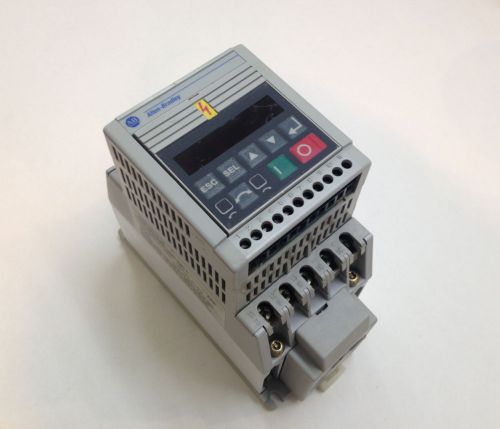 ALLEN BRADLEY  160-AA04NSF1 AC DRIVE 1-HP/0.75KW 200/240 VAC