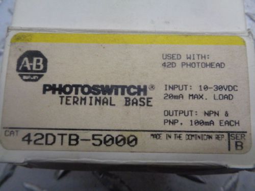 42DTB-5000 PHOTOELECTRIC POWER BASE BLUE LINE 22-28VDC ALLEN BRADLEY LOT OF 2