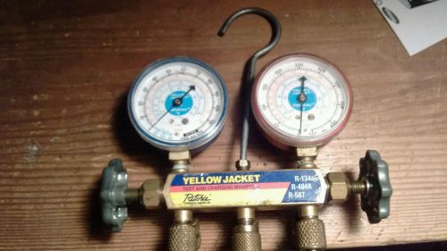 YELLOW JACKET  Manifold 2-1/2&#034; Gauges 60&#034; PLUS II™ hoses 134a/404A, 507