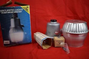 175 watt Mercury Vapor security light - NEW