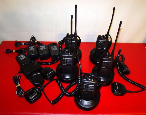 LOT 5 MOTOROLA HT750 TwoWay Radio 4CH 4W UHF 450 - 512MHz AAH25SDC9AA2AN MIC PIC