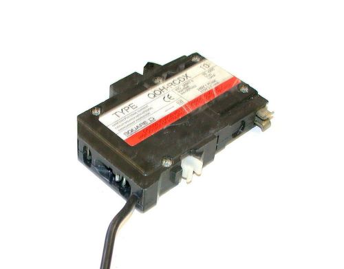 SQUARE D SINGLE POLE 32 AMP CIRCUIT BREAKER 240 VAC MODEL QOH-RCDX (2 AVAILABLE)