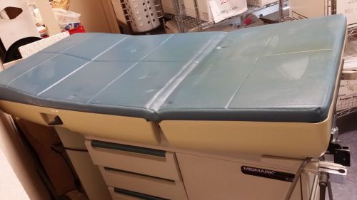 Midmark 404 Exam Table