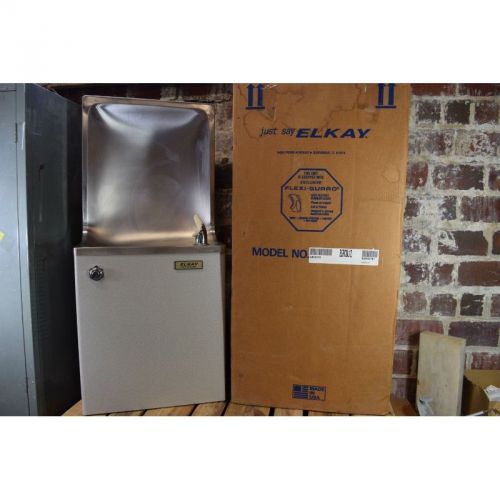 New Elkay ESRC8L1Z Wall Mount Drinking Water Fountain Dispenser with Flexi-Guard