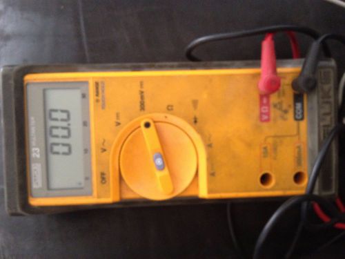 Fluke 23   Multimeter with leads