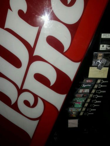 Dixie Narco Inc. Dr pepper. 8 Selection single Price Soda machine