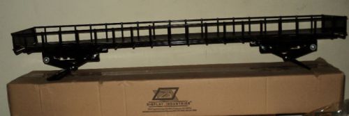 WIRE BRIDGE DISPLAY RACK WITH BLACK MAT