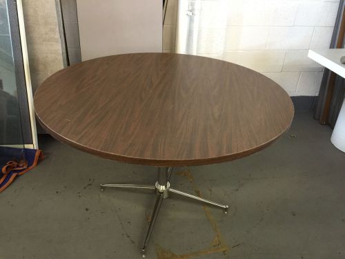 ROUND TABLE 47&#034;D WALNUT COLOR LAMINATE TOP w/ CHROME X-BASE