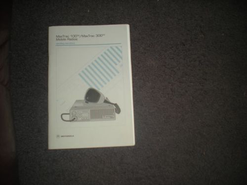 Motorola MaxTrax 100/300 Mobile Radio Operators Manual