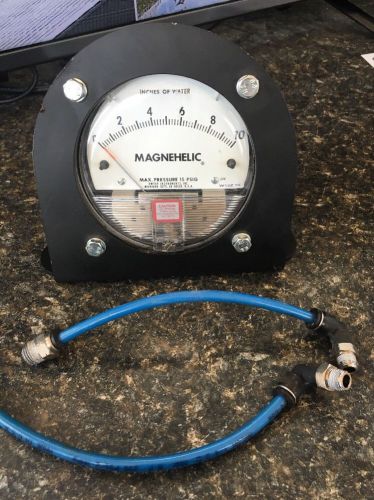 1 USED DWYER 2010 MAGNEHELIC PRESSURE GAUGE W FEED LINES AND BRACKET