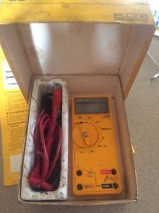 (1) Used Fluke 23 Multimeter