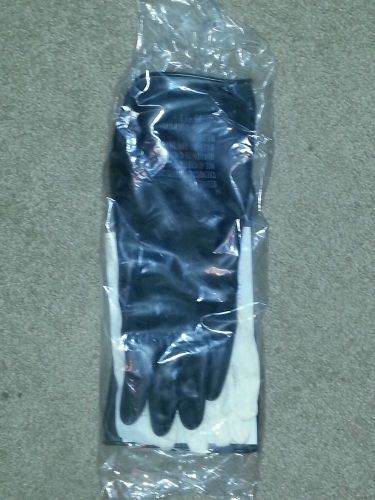 Rubber Gloves/ Chemical Resistant Gloves.   Size Medium