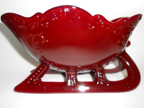 Ruby Red glass santa claus sleigh candy dish bowl royal christmas sled art x-mas