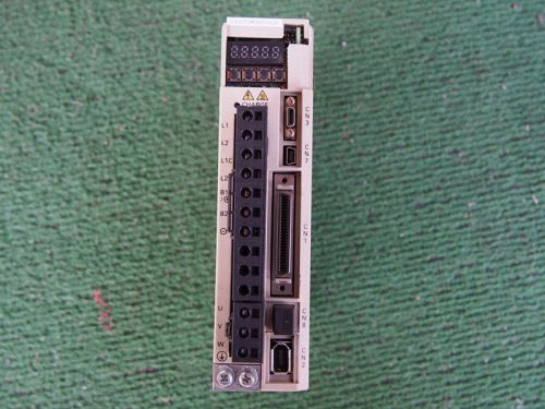 Yaskawa Servopack AC Motor Motion Controller Servo Drive SGDV-2R1F01A 200W